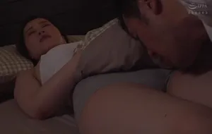 3 ngày gã chồng đi công chuyện, vợ yêu ở nhà nữa đêm bị bố ông chồng mò vào phòng