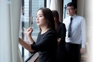 Gã chồng mất 3 năm, má kế trẻ tìm đến con anh xã giải tỏa thiếu thốn