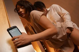 Người vợ đi họp lớp rồi chịch với nyc mặc cho chồng yêu ở nhà chờ